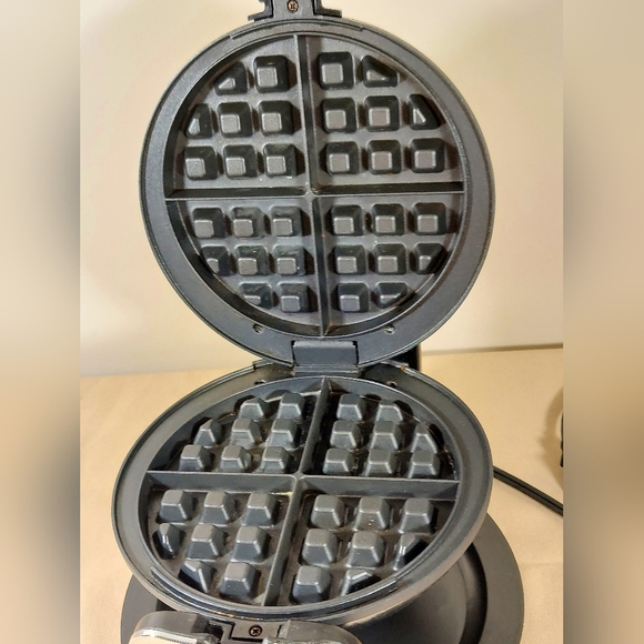 Oster Rotary Waffle Maker Chrome Colored W/Drip Plate Easly Flip Waffles - Picture 4 of 9